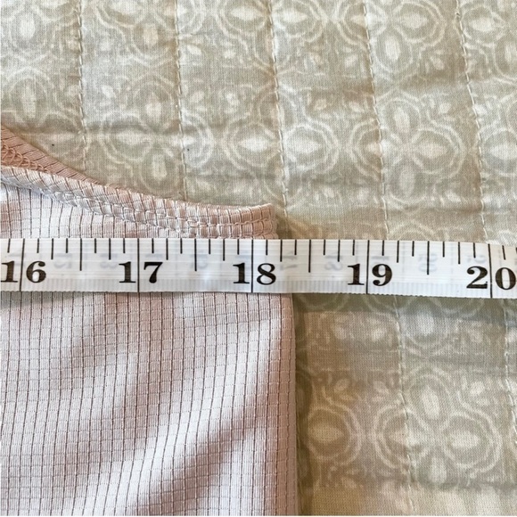 Fabletics Lavender Split Hem Sleeveless Lightweight Activewear Workout Tank Top - Picture 6 of 7